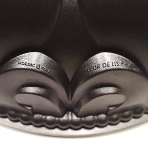 Nordic Ware Kitchen - 👹SOLD👹Nordic Ware Fleur De Lis Bundt Cake Pan Nordic Ware Kitchen - 👹SOLD👹Nordic Ware Fleur De Lis Bundt Cake Pan
